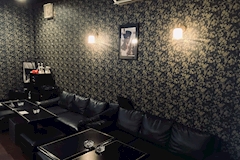 PUB HONEY TRAP・ハニートラップ - 古河・東口のパブ/スナック 店舗写真