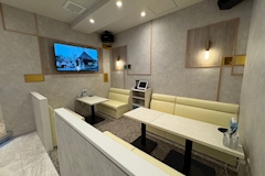 LUXE TOYONAKA・ラグゼ トヨナカ - 豊中のスナック 店舗写真