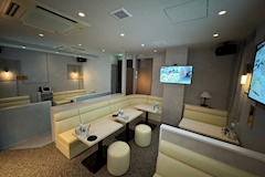 LUXE TOYONAKA・ラグゼ トヨナカ - 豊中のスナック 店舗写真