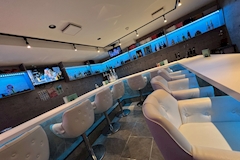 Girls Lounge WHITE・ホワイト - 本厚木駅北口のガールズバー 店舗写真