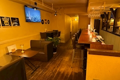 BAR M.O.C.・エムオーシー - 広島市(流川)のガールズバー 店舗写真