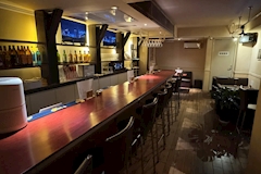 BAR M.O.C.・エムオーシー - 広島市(流川)のガールズバー 店舗写真