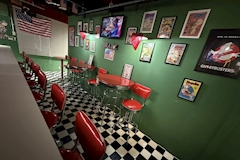 Snack Bar BRATZ・ブラッツ - 平塚のパブ/スナック 店舗写真