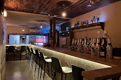 Bar 2Fで夜ふかし・ニカイデヨフカシ - 梅島のガールズバー 店舗写真