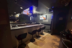 Girl's Bar A'laise 鶴見東口店・アレーズ - 鶴見駅東口のガールズバー 店舗写真