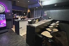 Girl's Bar A'laise 鶴見東口店・アレーズ - 鶴見駅東口のガールズバー 店舗写真
