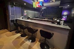 Girl's Bar A'laise 鶴見東口店・アレーズ - 鶴見駅東口のガールズバー 店舗写真