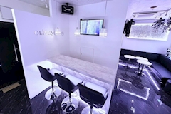 GIRLS LOUNGE Olive Young・オリーブヤング - 鶴見駅東口のガールズバー 店舗写真
