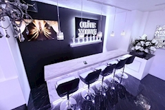 GIRLS LOUNGE Olive Young・オリーブヤング - 鶴見駅東口のガールズバー 店舗写真