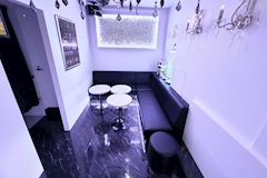 GIRLS LOUNGE Olive Young・オリーブヤング - 鶴見駅東口のガールズバー 店舗写真