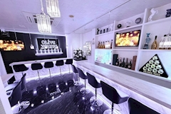 GIRLS LOUNGE Olive Young・オリーブヤング - 鶴見駅東口のガールズバー 店舗写真