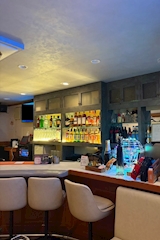 Bero Bero Bar・ベロベロバー - 曽根崎のガールズバー 店舗写真