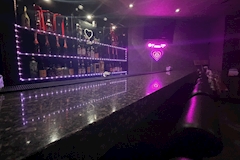 #7・ナナ - 東心斎橋のガールズバー 店舗写真