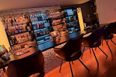 Girl's Bar & Cafe KALMIA・カルミア - 関内・馬車道のガールズバー 店舗写真