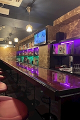 推し型スナック ハチミツ - 池袋西口のパブ/スナック 店舗写真