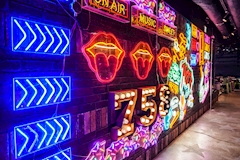NAGOYA de SHOW！・ナゴヤデショー - 名古屋 錦のショーパブ/ライブバー/バー/ニューハーフ 店舗写真