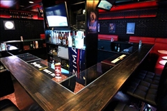 GIRL’S BAR plus・プラス - 経堂のガールズバー 店舗写真