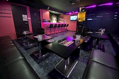 Queen Bee・クイーンビー - 苦竹駅前のガールズバー 店舗写真