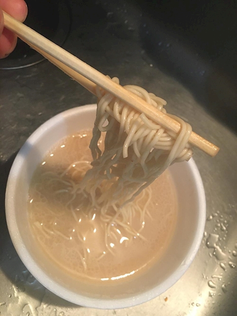 一蘭のカップ麺の麺はどんな感じ