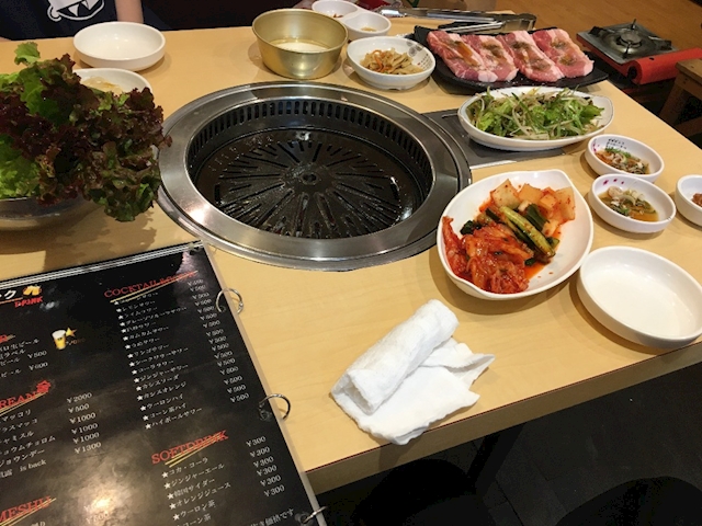 新大久保おすすめ個人店 韓国風家庭料理モイセの料理風景