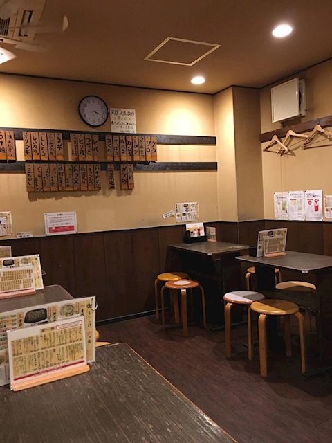 個人ブログ　煮込み名物　野毛のもつしげの店内画像