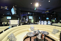 New Club XaNaDu店内